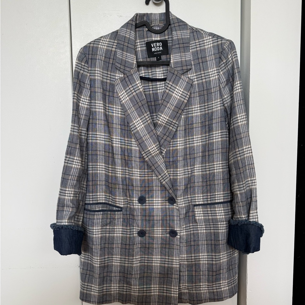 Vero Moda Blue and Tan Plaid Casual Blazer with Navy Trim